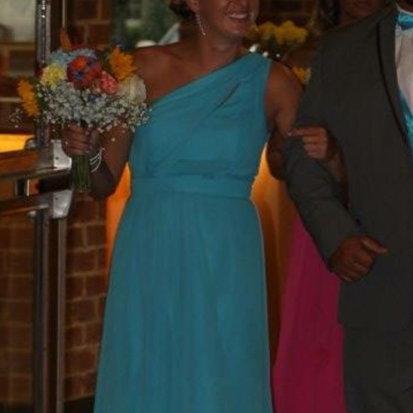 David’s Bridal Long One shoulder crinkle chiffon - Picture 2 of 5